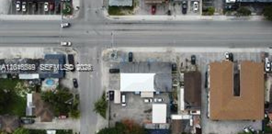 Immobilier commercial à Hialeah, Floride № 2253144