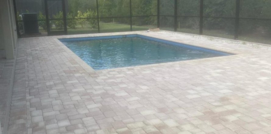 House in Sarasota, Florida 4 bedrooms, 300.54 sq.m. № 1055120