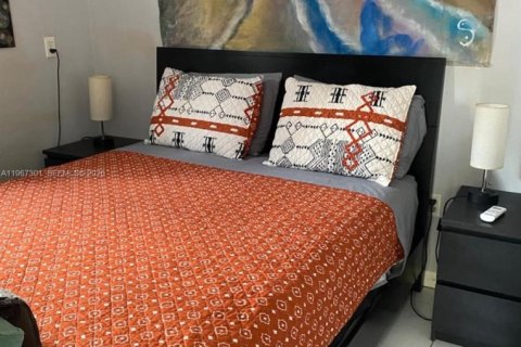 Casa en venta en Miami, Florida, 5 dormitorios, 203.83 m2 № 2028579 - foto 24