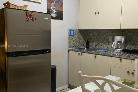 Casa en venta en Miami, Florida, 5 dormitorios, 203.83 m2 № 2028579 - foto 26