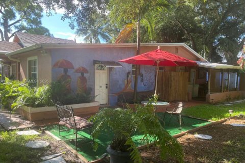 Villa ou maison à vendre à Miami, Floride: 5 chambres, 203.83 m2 № 2028579 - photo 11