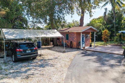 Villa ou maison à vendre à Miami, Floride: 5 chambres, 203.83 m2 № 2028579 - photo 10