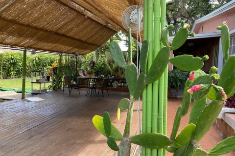 Villa ou maison à vendre à Miami, Floride: 5 chambres, 203.83 m2 № 2028579 - photo 14