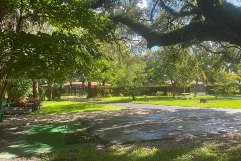 Villa ou maison à vendre à Miami, Floride: 5 chambres, 203.83 m2 № 2028579 - photo 19