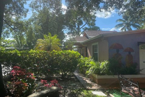 Villa ou maison à vendre à Miami, Floride: 5 chambres, 203.83 m2 № 2028579 - photo 16