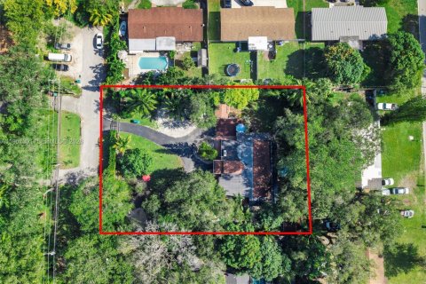 Villa ou maison à Miami, Floride 5 chambres, 203.83 m2 № 2028579