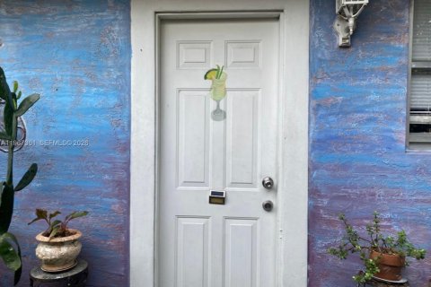 Casa en venta en Miami, Florida, 5 dormitorios, 203.83 m2 № 2028579 - foto 23