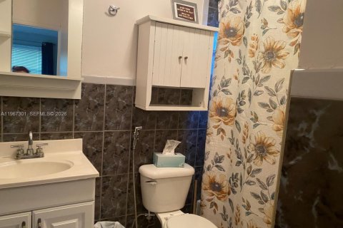 Casa en venta en Miami, Florida, 5 dormitorios, 203.83 m2 № 2028579 - foto 30