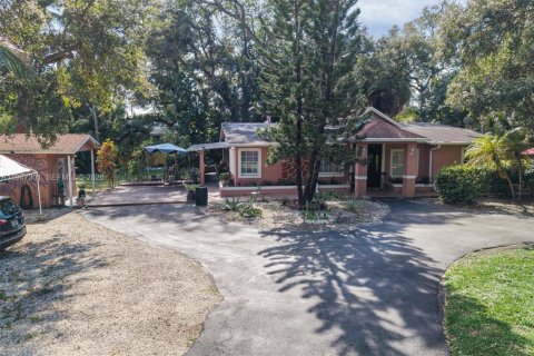 Villa ou maison à vendre à Miami, Floride: 5 chambres, 203.83 m2 № 2028579 - photo 8