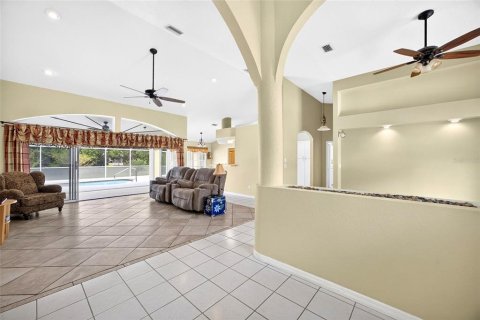 House in Punta Gorda, Florida 3 bedrooms, 197.51 sq.m. № 2389349 - photo 4