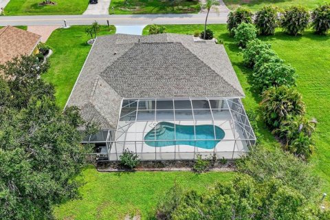 House in Punta Gorda, Florida 3 bedrooms, 197.51 sq.m. № 2389349 - photo 24