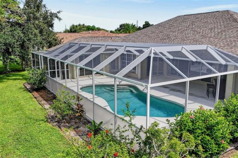 House in Punta Gorda, Florida 3 bedrooms, 197.51 sq.m. № 2389349 - photo 2