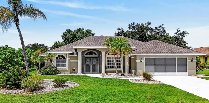 House in Punta Gorda, Florida 3 bedrooms, 197.51 sq.m. № 2389349