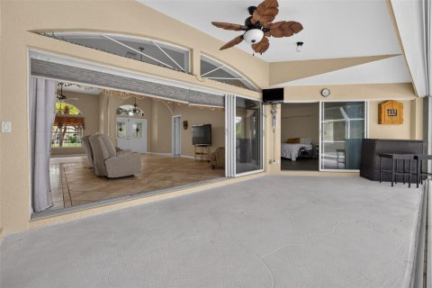 House in Punta Gorda, Florida 3 bedrooms, 197.51 sq.m. № 2389349 - photo 20