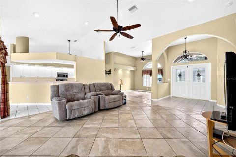 House in Punta Gorda, Florida 3 bedrooms, 197.51 sq.m. № 2389349 - photo 7