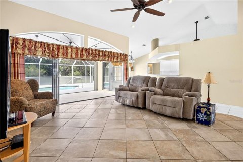 House in Punta Gorda, Florida 3 bedrooms, 197.51 sq.m. № 2389349 - photo 5