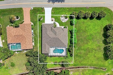 House in Punta Gorda, Florida 3 bedrooms, 197.51 sq.m. № 2389349 - photo 25