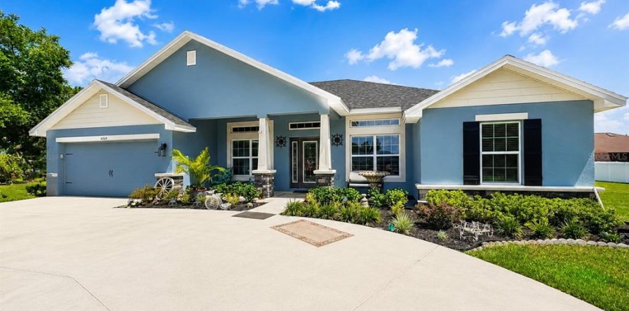 House in Ocala, Florida 4 bedrooms, 198.9 sq.m. № 2226307
