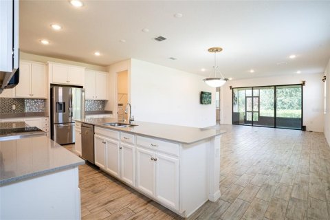 House in Lakeland, Florida 3 bedrooms, 147.16 sq.m. № 1900070 - photo 3
