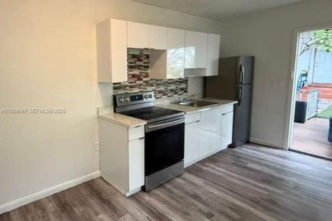 Снять в аренду виллу или дом в Майами, Флорида 1 спальня, 54.81м2, № 1988257 - фото 5