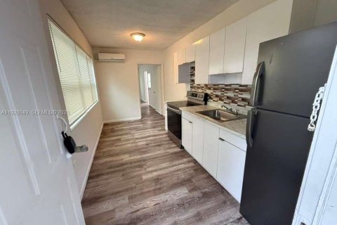 Снять в аренду виллу или дом в Майами, Флорида 1 спальня, 54.81м2, № 1988257 - фото 4