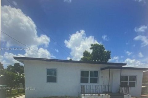 Снять в аренду виллу или дом в Майами, Флорида 1 спальня, 54.81м2, № 1988257 - фото 1