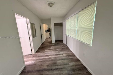 Снять в аренду виллу или дом в Майами, Флорида 1 спальня, 54.81м2, № 1988257 - фото 6