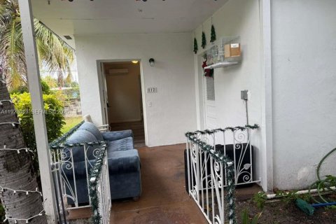 Снять в аренду виллу или дом в Майами, Флорида 1 спальня, 54.81м2, № 1988257 - фото 3