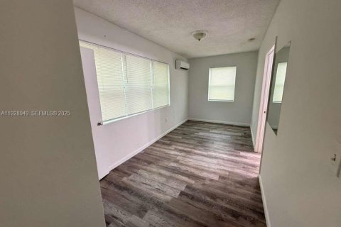 Снять в аренду виллу или дом в Майами, Флорида 1 спальня, 54.81м2, № 1988257 - фото 8