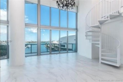 Apartment in Miami, Florida 2 bedrooms, 142.23 sq.m. № 2005373