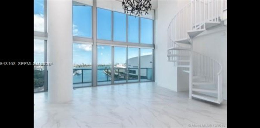 Apartment in Miami, Florida 2 bedrooms, 142.23 sq.m. № 2005373