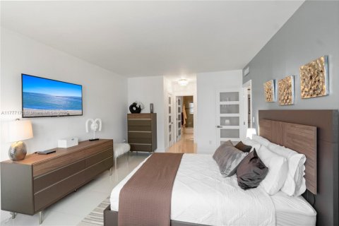 Condominio en venta en Hallandale Beach, Florida, 2 dormitorios, 115.2 m2 № 1871288 - foto 18