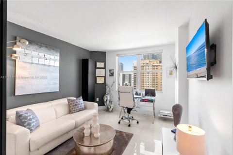 Condominio en venta en Hallandale Beach, Florida, 2 dormitorios, 115.2 m2 № 1871288 - foto 26