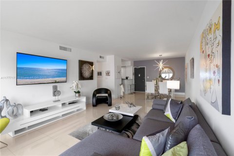 Condominio en venta en Hallandale Beach, Florida, 2 dormitorios, 115.2 m2 № 1871288 - foto 7