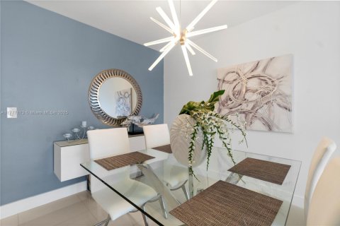 Condominio en venta en Hallandale Beach, Florida, 2 dormitorios, 115.2 m2 № 1871288 - foto 12