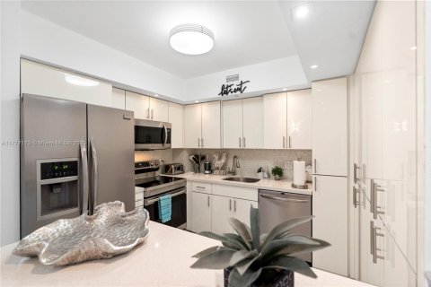 Condominio en venta en Hallandale Beach, Florida, 2 dormitorios, 115.2 m2 № 1871288 - foto 14