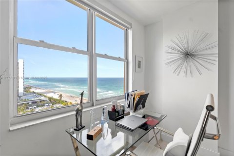 Condominio en venta en Hallandale Beach, Florida, 2 dormitorios, 115.2 m2 № 1871288 - foto 28