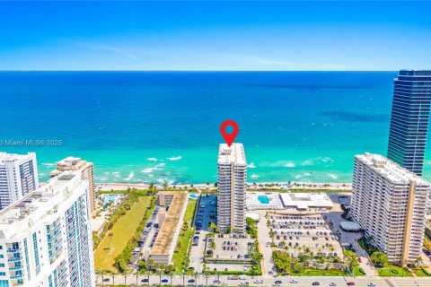 Condominio en venta en Hallandale Beach, Florida, 2 dormitorios, 115.2 m2 № 1871288 - foto 2