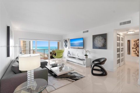 Condominio en venta en Hallandale Beach, Florida, 2 dormitorios, 115.2 m2 № 1871288 - foto 9