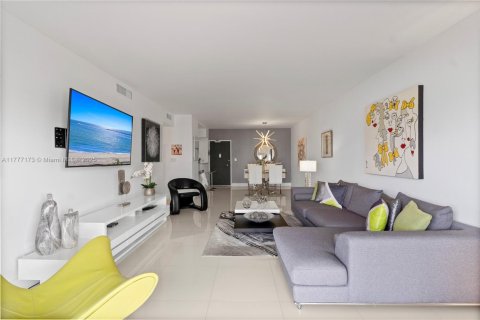 Condominio en venta en Hallandale Beach, Florida, 2 dormitorios, 115.2 m2 № 1871288 - foto 8