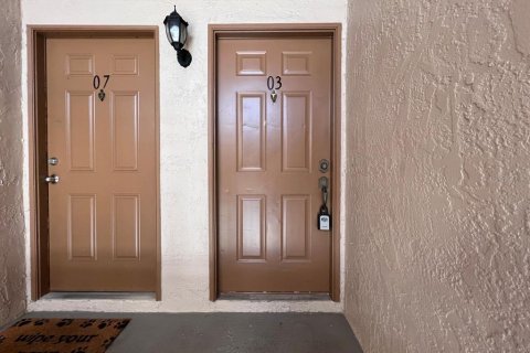Condo in Orlando, Florida, 3 bedrooms  № 2258972 - photo 2