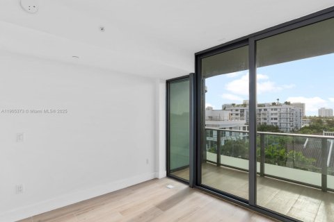 Condominio en venta en Bay Harbor Islands, Florida, 2 dormitorios, 114.18 m2 № 1964211 - foto 21