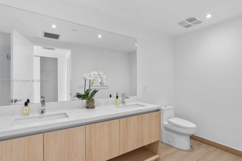 Condominio en venta en Bay Harbor Islands, Florida, 2 dormitorios, 114.18 m2 № 1964211 - foto 19