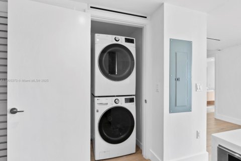 Condominio en venta en Bay Harbor Islands, Florida, 2 dormitorios, 114.18 m2 № 1964211 - foto 10