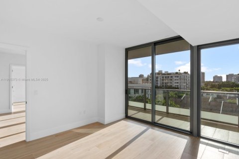 Condominio en venta en Bay Harbor Islands, Florida, 2 dormitorios, 114.18 m2 № 1964211 - foto 15