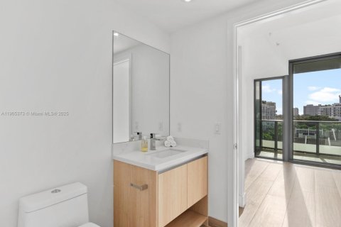 Condominio en venta en Bay Harbor Islands, Florida, 2 dormitorios, 114.18 m2 № 1964211 - foto 25