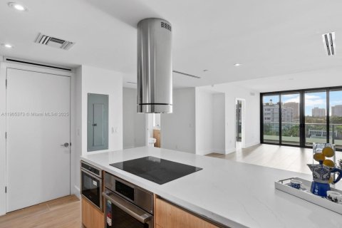 Condominio en venta en Bay Harbor Islands, Florida, 2 dormitorios, 114.18 m2 № 1964211 - foto 3