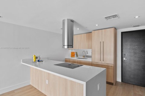 Condominio en venta en Bay Harbor Islands, Florida, 2 dormitorios, 114.18 m2 № 1964211 - foto 6