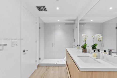 Condominio en venta en Bay Harbor Islands, Florida, 2 dormitorios, 114.18 m2 № 1964211 - foto 20