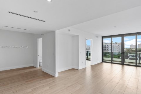 Condominio en venta en Bay Harbor Islands, Florida, 2 dormitorios, 114.18 m2 № 1964211 - foto 8